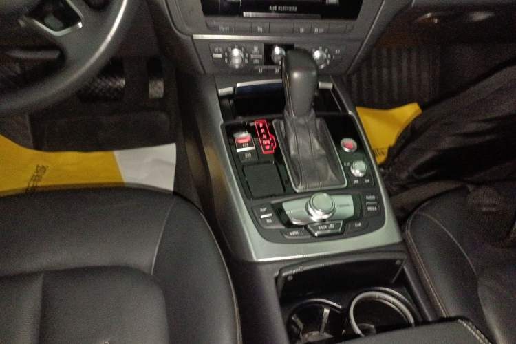 Used Audi A6L 2018 30th Anniversary Edition 35 TFSI Fashion Model Gear Lever