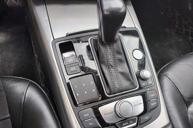 Used Audi A6L 2018 30th Anniversary Edition 45 TFSI quattro Sport model Gear Lever
