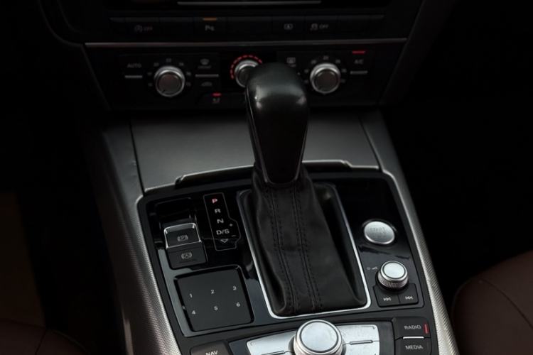 Used Audi A6L 2018 30th Anniversary Edition 35 TFSI Fashion Model Gear Lever
