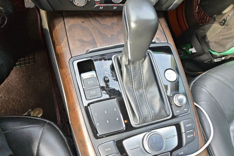 Used Audi A6L 2018 30th Anniversary Edition 35 TFSI Fashion Model Gear Lever