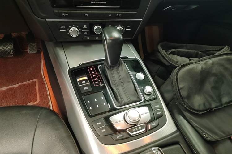 Used Audi A6L 2018 30th Anniversary Edition 35 TFSI Fashion Model Gear Lever