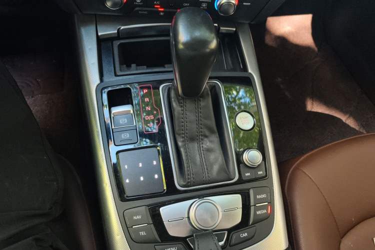 Used Audi A6L 2018 30th Anniversary Edition 45 TFSI quattro Sport model Gear Lever