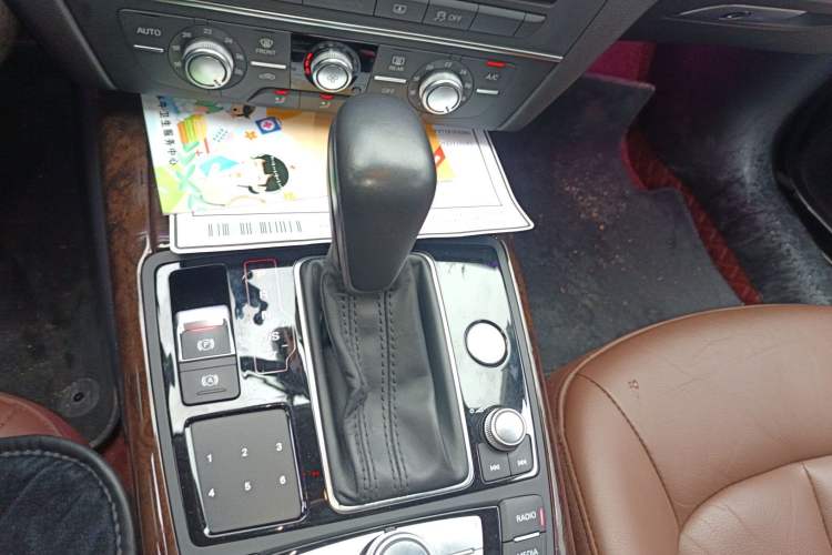 Used Audi A6L 2018 30th Anniversary Edition TFSI Trendy Model Gear Lever