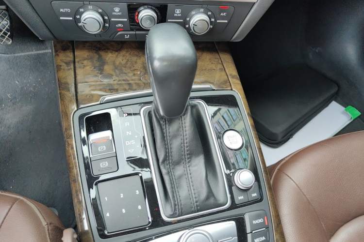 Used Audi A6L 2018 30th Anniversary Edition TFSI Trendy Model Gear Lever