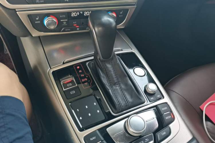Used Audi A6L 2018 30th Anniversary Edition 45 TFSI quattro Sport model Gear Lever
