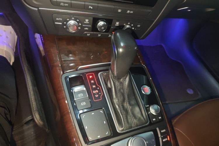 Used Audi A6L 2018 30th Anniversary Edition 35 TFSI Fashion Model Gear Lever