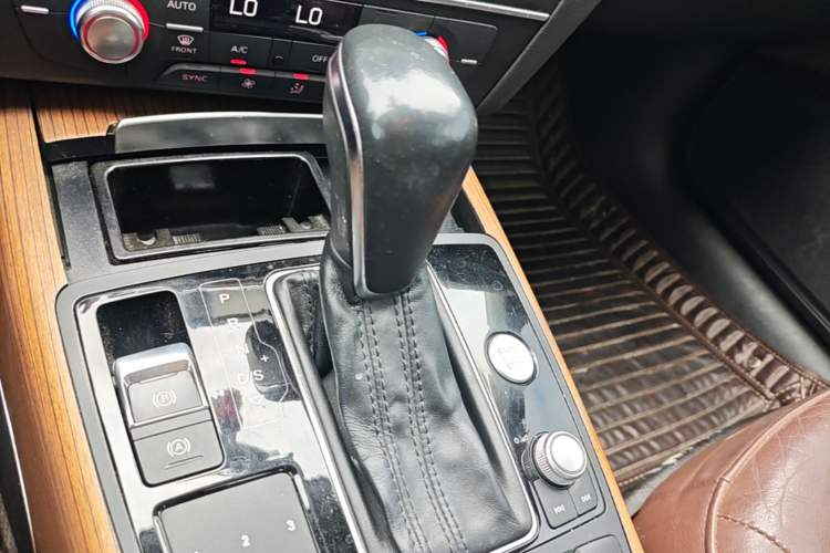 Used Audi A6L 2018 30th Anniversary Edition 30 FSI Style Model Gear Lever