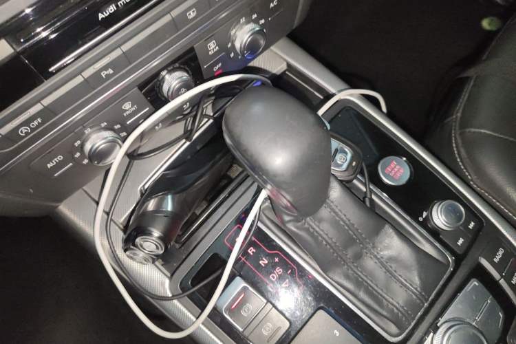 Used Audi A6L 2018 30th Anniversary Edition 35 TFSI Fashion Model Gear Lever