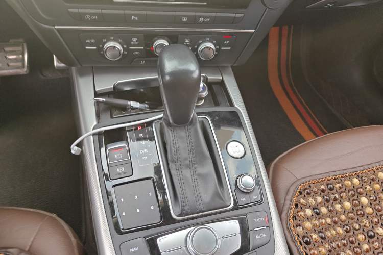 Used Audi A6L 2018 30th Anniversary Edition TFSI Trendy Model Gear Lever