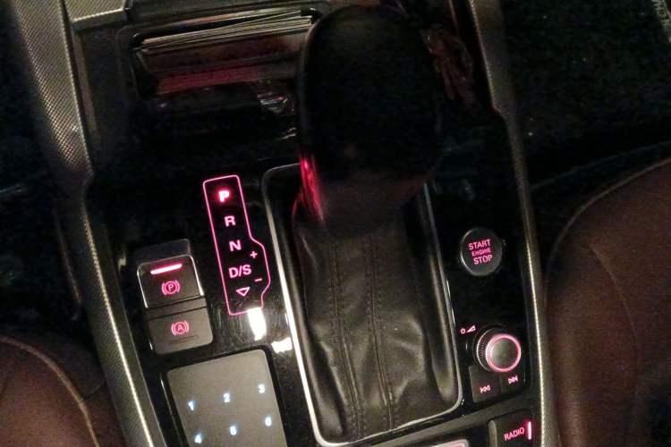 Used Audi A6L 2018 30th Anniversary Edition 35 TFSI Fashion Model Gear Lever