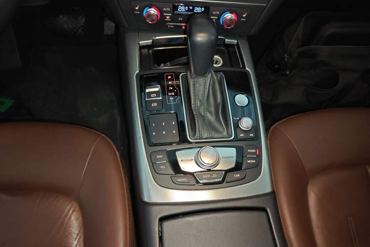 Used Audi A6L 2018 30th Anniversary Edition 35 TFSI Fashion Model Gear Lever