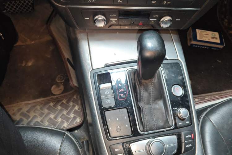 Used Audi A6L 2018 30th Anniversary Edition 35 TFSI Sport Edition Gear Lever