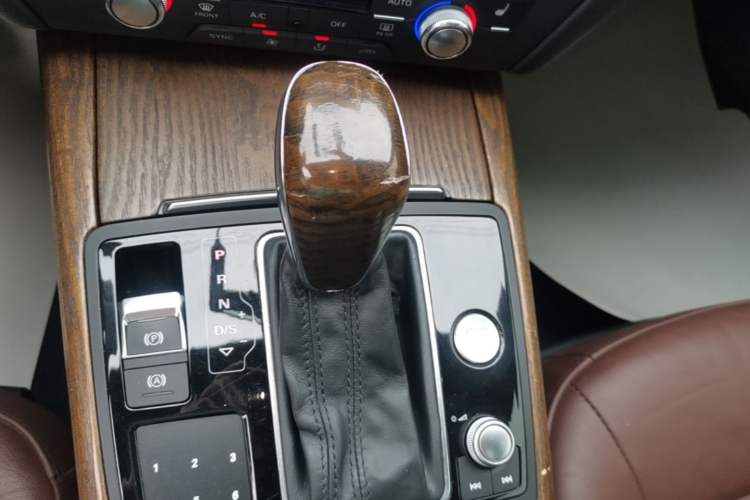 Used Audi A6L 2018 30th Anniversary Edition 45 TFSI quattro Sport model Gear Lever