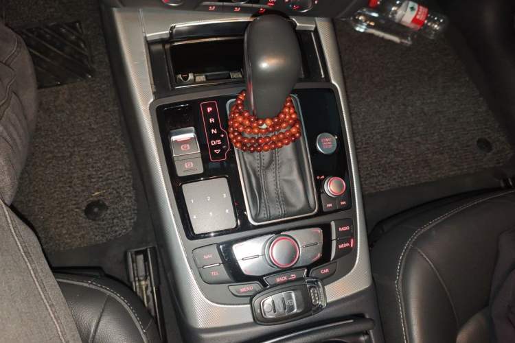 Used Audi A6L 2018 30th Anniversary Edition 35 TFSI Fashion Model Gear Lever