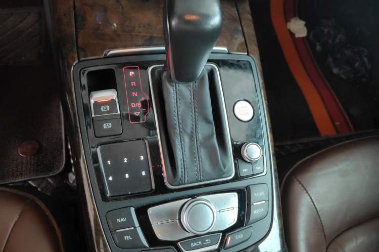 Used Audi A6L 2018 30th Anniversary Edition 35 TFSI Fashion Model Gear Lever