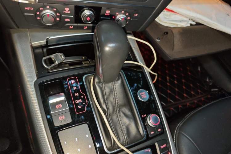 Used Audi A6L 2018 30th Anniversary Edition 35 TFSI Fashion Model Gear Lever