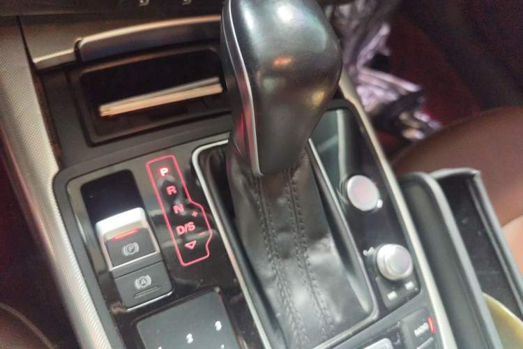 Used Audi A6L 2018 30th Anniversary Edition 35 TFSI Fashion Model Gear Lever