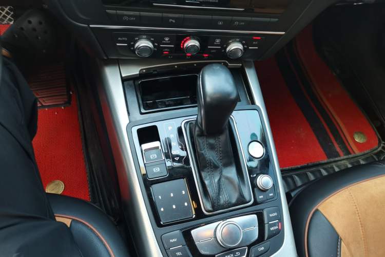 Used Audi A6L 2018 30th Anniversary Edition 35 TFSI Fashion Model Gear Lever