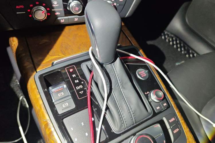 Used Audi A6L 2018 30th Anniversary Edition 35 TFSI Fashion Model Gear Lever