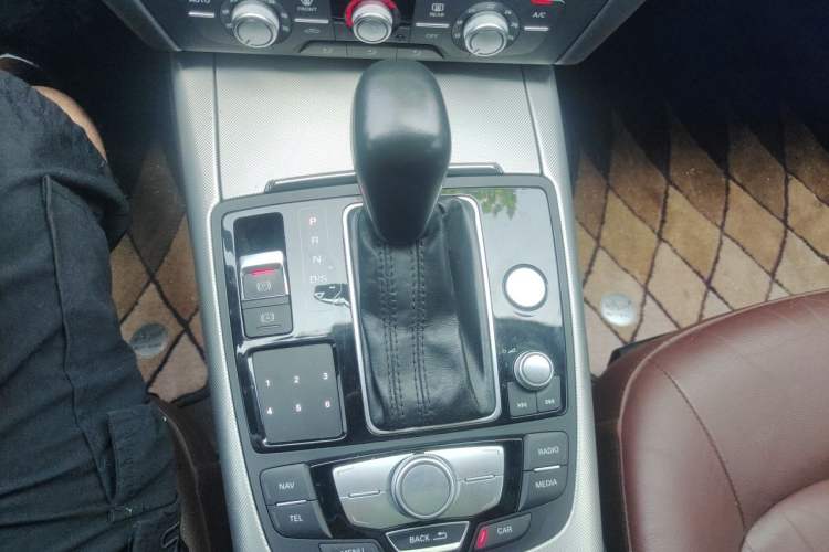 Used Audi A6L 2018 30th Anniversary Edition 35 TFSI Fashion Model Gear Lever