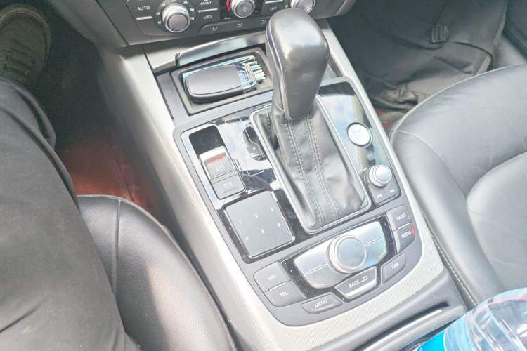 Used Audi A6L 2018 30th Anniversary Edition 35 TFSI Fashion Model Gear Lever