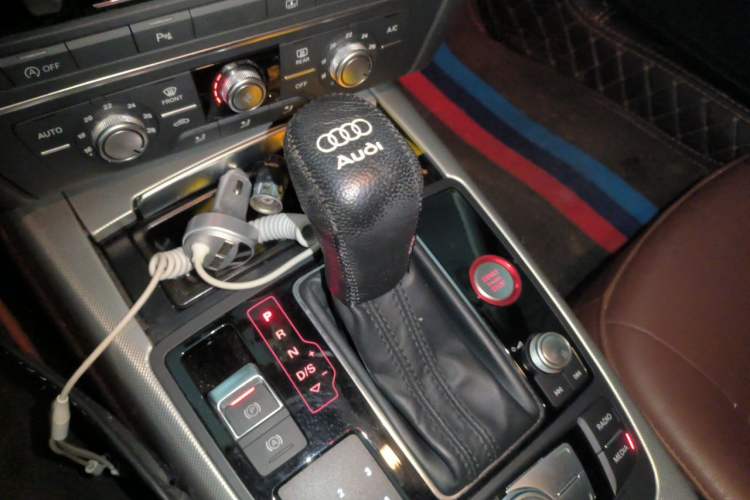 Used Audi A6L 2018 30th Anniversary Edition 35 TFSI Fashion Model Gear Lever