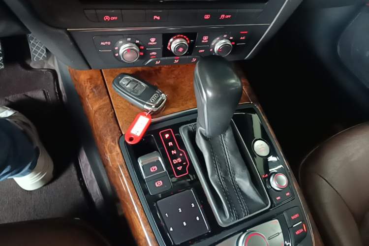 Used Audi A6L 2018 30th Anniversary Edition 35 TFSI Fashion Model Gear Lever