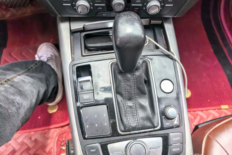 Used Audi A6L 2018 30th Anniversary Edition TFSI Trendy Model Gear Lever