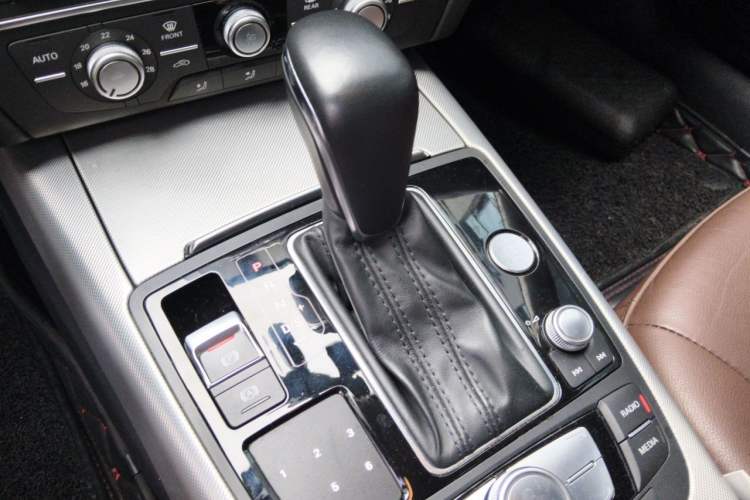 Used Audi A6L 2018 30th Anniversary Edition 35 TFSI Fashion Model Gear Lever