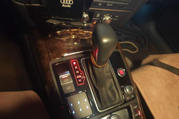 Used Audi A6L 2018 30th Anniversary Edition 35 TFSI Fashion Model Gear Lever