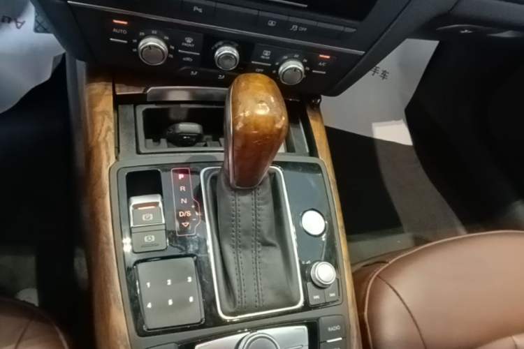 Used Audi A6L 2018 30th Anniversary Edition 35 TFSI Fashion Model Gear Lever