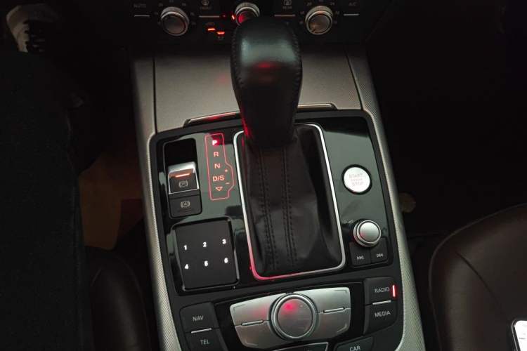 Used Audi A6L 2018 30th Anniversary Edition 35 TFSI Fashion Model Gear Lever