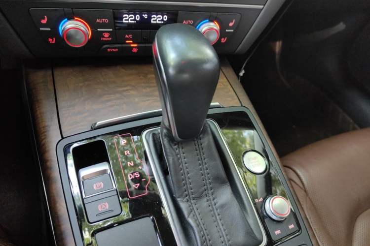 Used Audi A6L 2018 30th Anniversary Edition 45 TFSI quattro Luxury Model Gear Lever