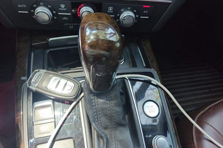 Used Audi A6L 2018 30th Anniversary Edition 35 TFSI Fashion Model Gear Lever