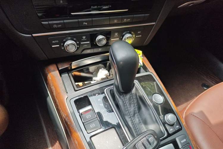 Used Audi A6L 2018 30th Anniversary Edition 35 TFSI Fashion Model Gear Lever