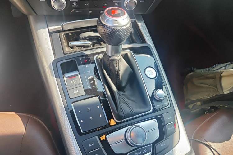 Used Audi A6L 2018 30th Anniversary Edition 45 TFSI quattro Sport model Gear Lever