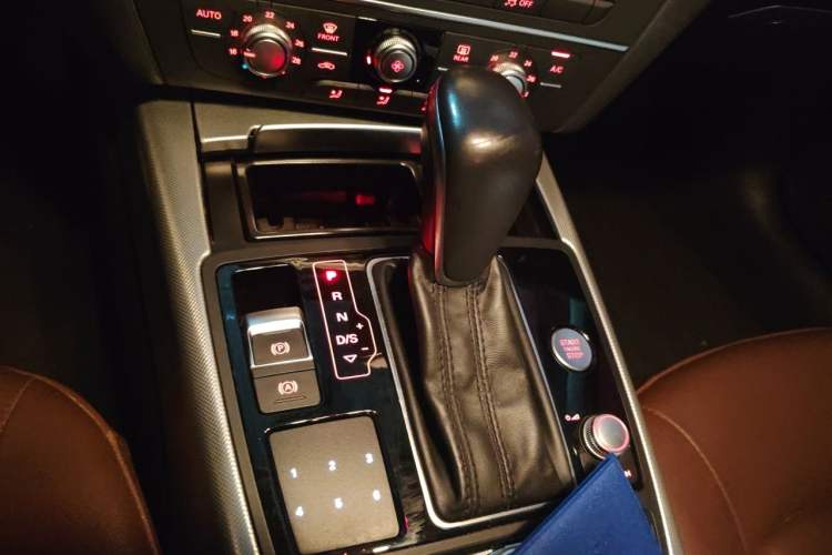 Used Audi A6L 2018 30th Anniversary Edition 35 TFSI Fashion Model Gear Lever