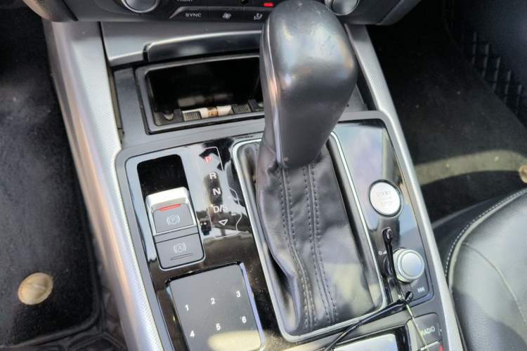 Used Audi A6L 2018 30th Anniversary Edition 35 TFSI Fashion Model Gear Lever