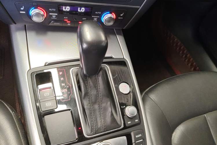 Used Audi A6L 2018 30th Anniversary Edition 35 TFSI Fashion Model Gear Lever
