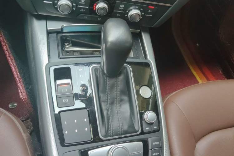 Used Audi A6L 2018 30th Anniversary Edition 35 TFSI Fashion Model Gear Lever