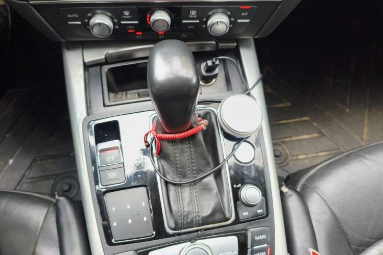 Used Audi A6L 2018 30th Anniversary Edition 35 TFSI Fashion Model Gear Lever