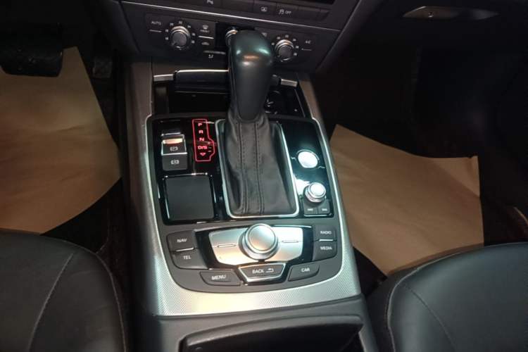 Used Audi A6L 2018 30th Anniversary Edition 35 TFSI Fashion Model Gear Lever