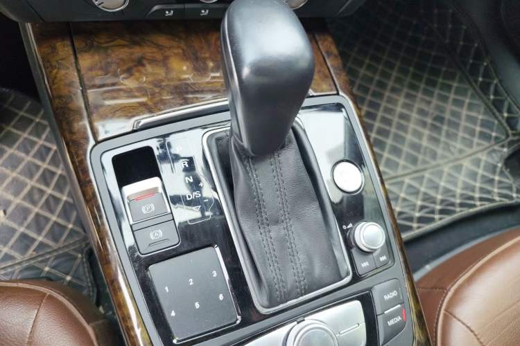 Used Audi A6L 2018 30th Anniversary Edition 35 TFSI Fashion Model Gear Lever