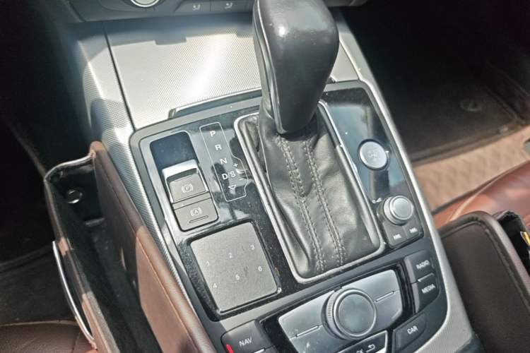 Used Audi A6L 2018 30th Anniversary Edition TFSI Trendy Model Gear Lever