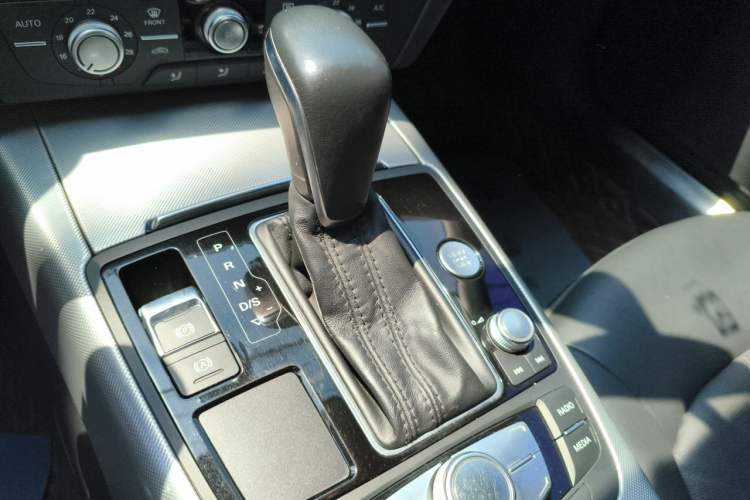 Used Audi A6L 2018 30th Anniversary Edition TFSI Trendy Model Gear Lever
