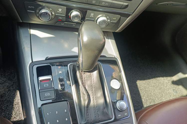 Used Audi A6L 2018 30th Anniversary Edition TFSI Trendy Model Gear Lever