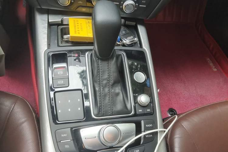 Used Audi A6L 2018 30th Anniversary Edition 35 TFSI Fashion Model Gear Lever