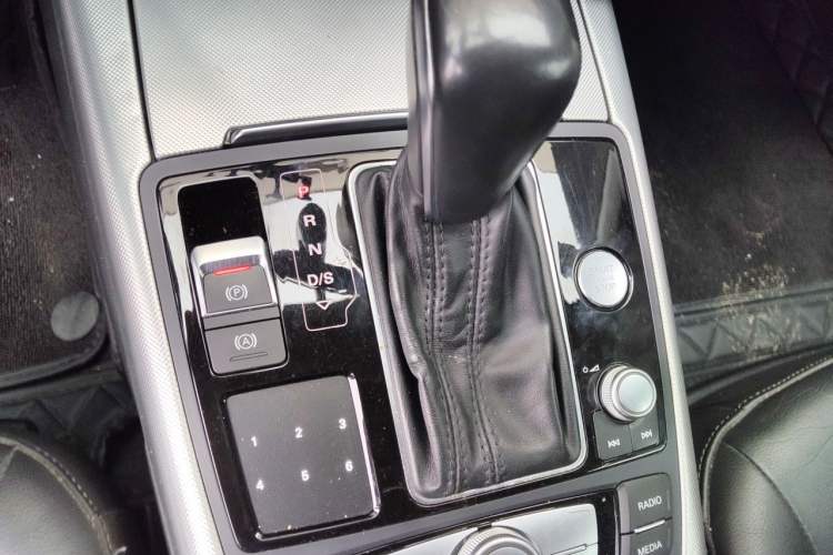 Used Audi A6L 2018 30th Anniversary Edition 35 TFSI Fashion Model Gear Lever
