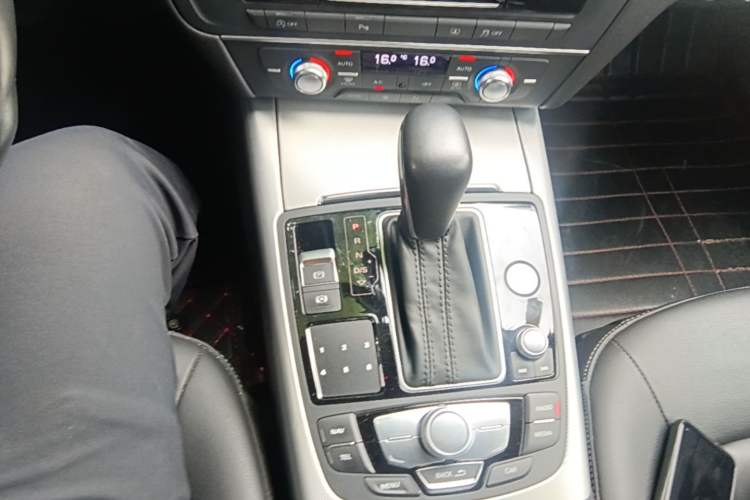 Used Audi A6L 2018 30th Anniversary Edition 45 TFSI quattro Sport model Gear Lever