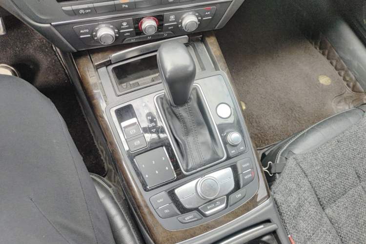Used Audi A6L 2018 30th Anniversary Edition 35 TFSI Fashion Model Gear Lever